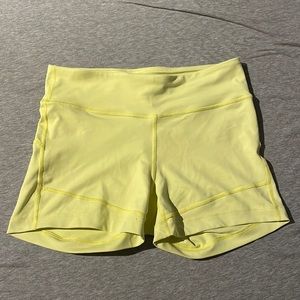 Outdoor voices move free 3.5” short